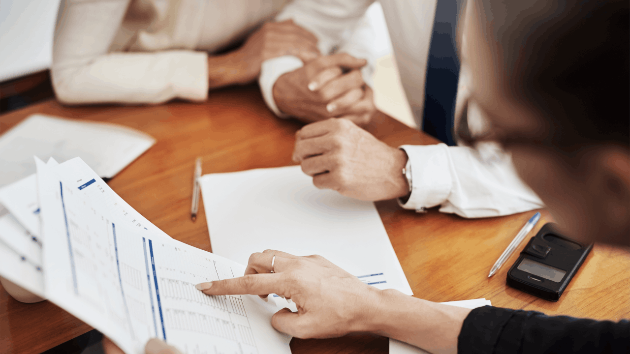 Find a Retirement Planner Meeting With Clients